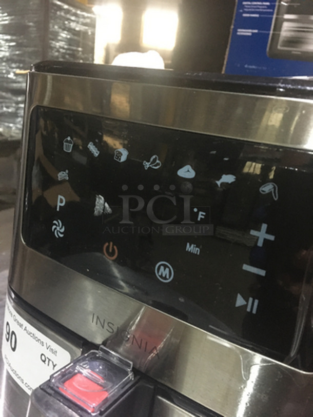 Insignia Countertop Air Fryer! With Digital Controls! Model NSAF53DSS0! 120V! - Image 4 of 7