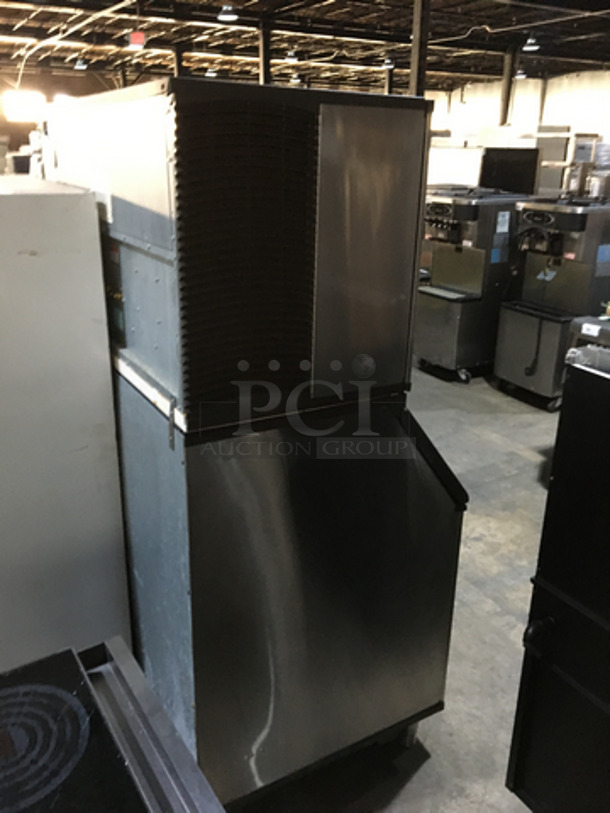 WOW! Manitowoc Commercial Ice Making Machine! On Ice Bin! All Stainless Steel! Model IY149N3263 Serial 1101261721! 208/230V 3Phase! On Legs! 2 X Your Bid! Makes One Unit! - Image 3 of 10