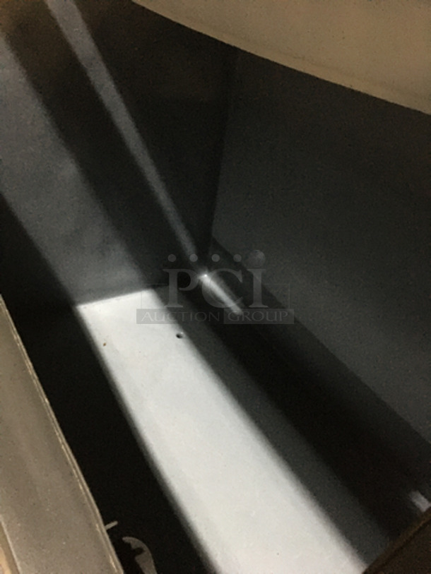 WOW! Manitowoc Commercial Ice Making Machine! On Ice Bin! All Stainless Steel! Model IY149N3263 Serial 1101261721! 208/230V 3Phase! On Legs! 2 X Your Bid! Makes One Unit! - Image 5 of 10
