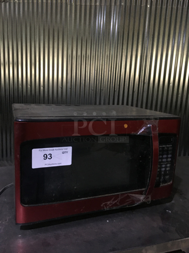 Hamilton Beach Countertop Microwave!  - Image 1 of 6