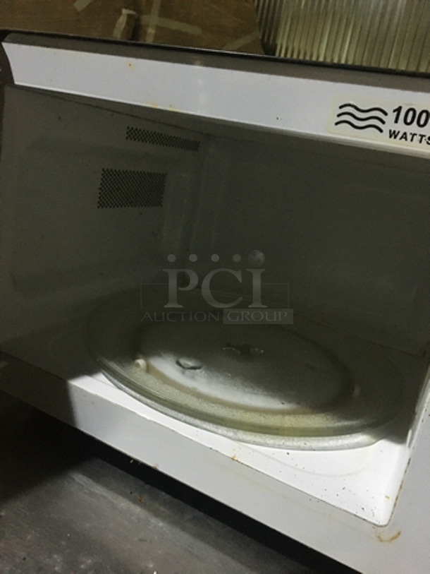Hamilton Beach Countertop Microwave!  - Image 5 of 6