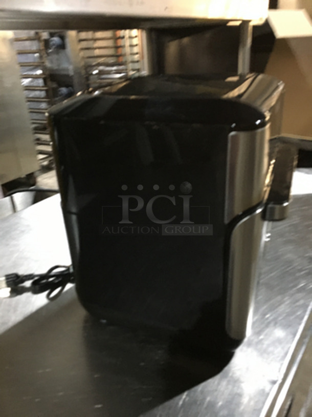 Instant Countertop Air Fryer Oven! With View Through Door! Model VORTEXPLUS10! 120V! - Image 3 of 7