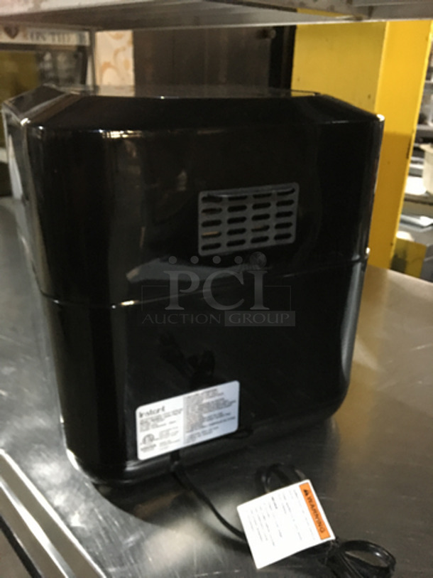 Instant Countertop Air Fryer Oven! With View Through Door! Model VORTEXPLUS10! 120V! - Image 4 of 7