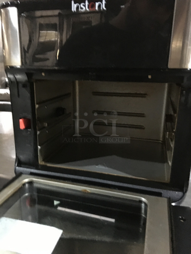 Instant Countertop Air Fryer Oven! With View Through Door! Model VORTEXPLUS10! 120V! - Image 6 of 7