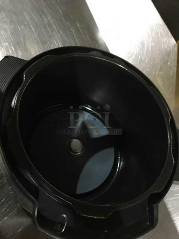 Insignia Countertop 6 Quart Multi Use Pressure Cooker! All Stainless Steel! Model NSMC60SS9! 120V! - Image 3 of 7