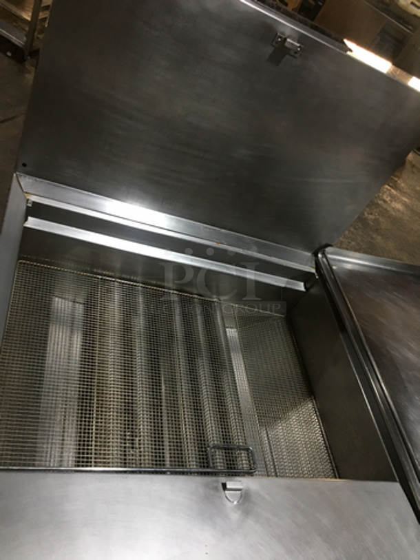 BEAUTIFUL! Pitco Frialator Commercial Natural Gas Powered Donut Fryer! With 5 Burners! With Backsplash! All Stainless Steel! Model 34PS Serial G03MC042258!  - Image 6 of 9