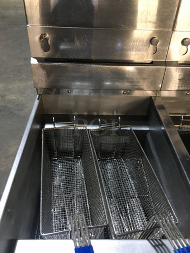 Pitco Frialator Commercial Natural Gas Powered Dual Bay Deep Fat Fryer! With Oil Filter System! With 4 Metal Frying Baskets! With Backsplash! All Stainless Steel! Model SSH55 Serial G10DD013458! On Commercial Casters! - Image 6 of 11