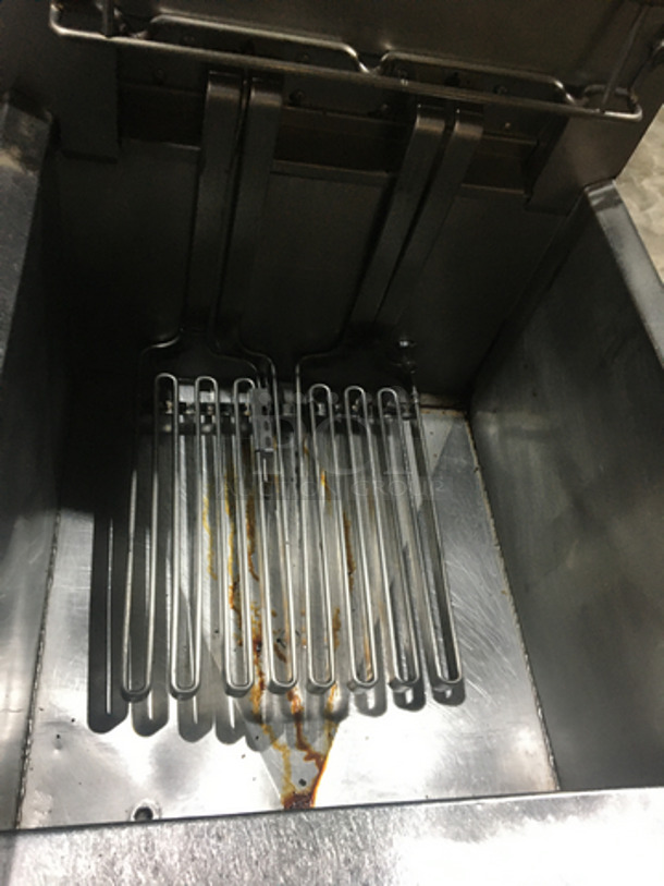 Frymaster Commercial Electric Powered Dual Bay Deep Fat Fryer! With Backsplash! All Stainless Steel! Model FPH21721SC Serial 0702VH0004! 480V 3Phase! On Casters! - Image 5 of 10