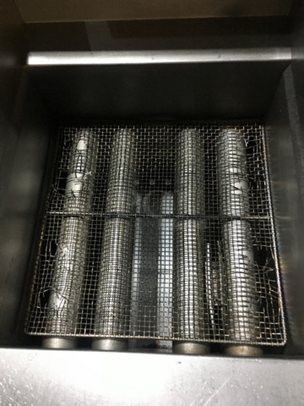 Pitco Frialator Commercial Natural Gas Powered Dual Bay Deep Fat Fryer! With Oil Filter System! With 4 Metal Frying Baskets! With Backsplash! All Stainless Steel! Model SSH55 Serial G10DD013458! On Commercial Casters! - Image 7 of 11