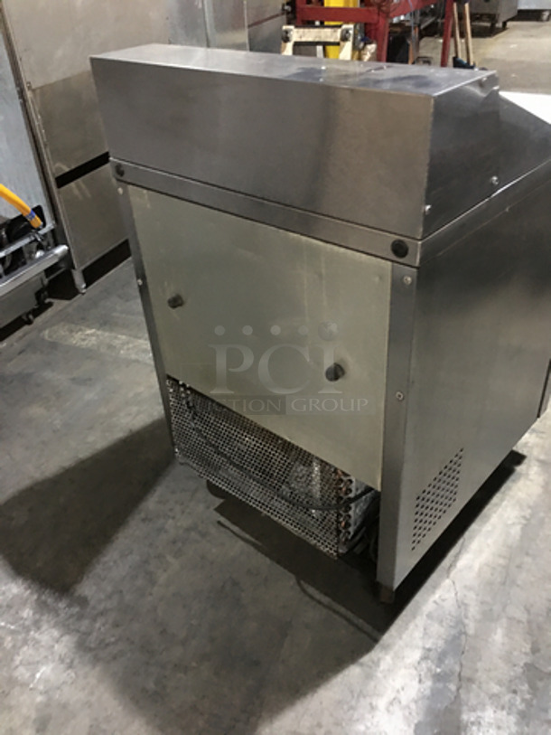 True Commercial Refrigerated Sandwich Prep Table! With Underneath Storage Space! All Stainless Steel! With Commercial Cutting Board! Model TSSU2708 Serial 6927796! 115V 1Phase! On Casters! - Image 4 of 10