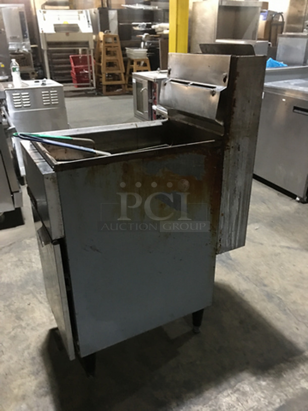 Cecilware Commercial Natural Gas Powered 4 Burner Deep Fat Fryer! With Backsplash! With 2 Metal Frying Baskets! All Stainless Steel! On Legs! - Image 2 of 7