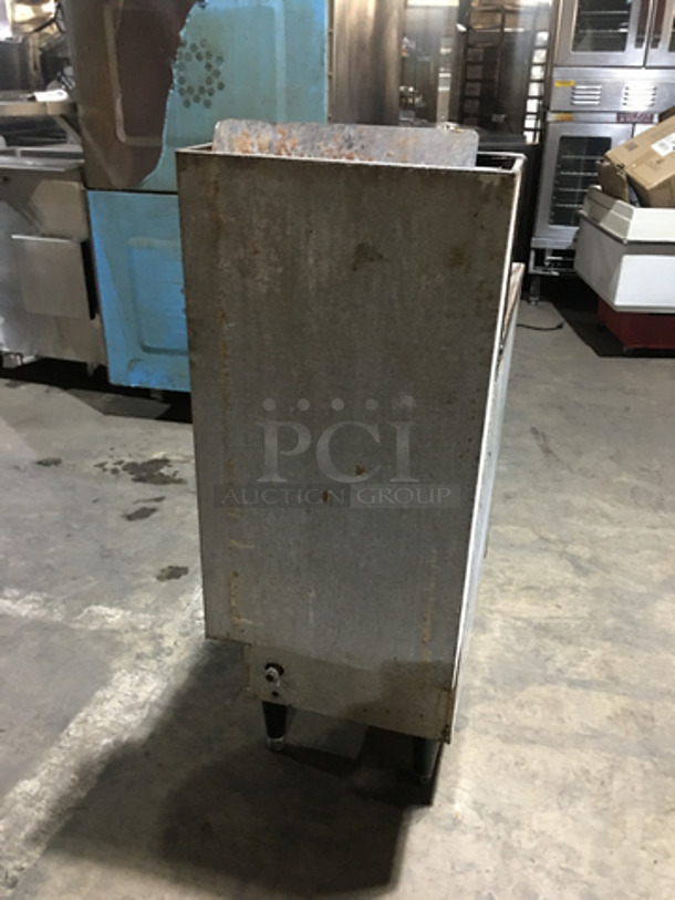 Cecilware Commercial Natural Gas Powered 4 Burner Deep Fat Fryer! With Backsplash! With 2 Metal Frying Baskets! All Stainless Steel! On Legs! - Image 3 of 7