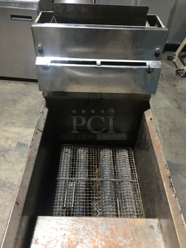 Cecilware Commercial Natural Gas Powered 4 Burner Deep Fat Fryer! With Backsplash! With 2 Metal Frying Baskets! All Stainless Steel! On Legs! - Image 5 of 7
