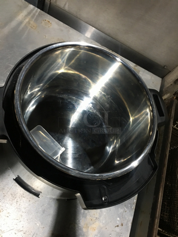 Instant Pot Countertop Electric Pressure Cooker! All Stainless Steel! Model DUO60V4! 120V! - Image 5 of 7