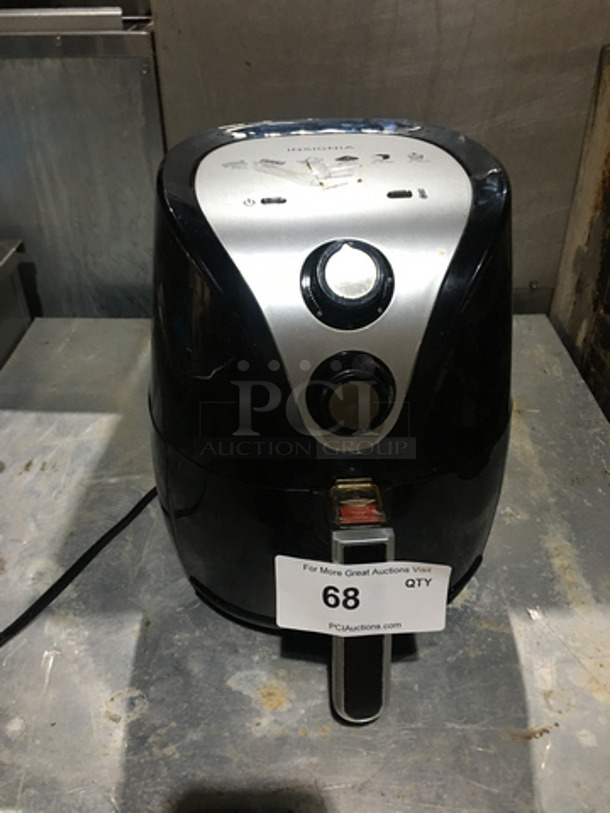 Insignia Countertop Air Fryer! With Analog Controls! Model NSAF32MBK9! 120V!