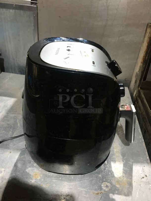 Insignia Countertop Air Fryer! With Analog Controls! Model NSAF32MBK9! 120V! - Image 4 of 8
