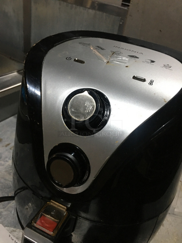 Insignia Countertop Air Fryer! With Analog Controls! Model NSAF32MBK9! 120V! - Image 5 of 8