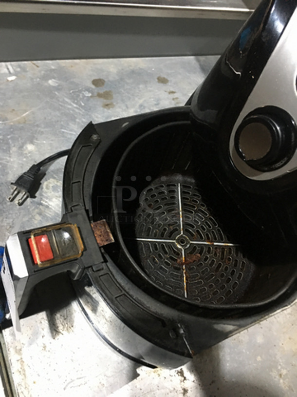 Insignia Countertop Air Fryer! With Analog Controls! Model NSAF32MBK9! 120V! - Image 6 of 8