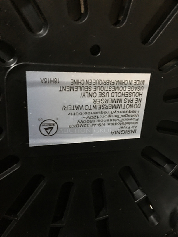 Insignia Countertop Air Fryer! With Analog Controls! Model NSAF32MBK9! 120V! - Image 7 of 8