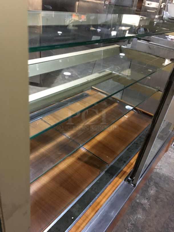 Universal Coolers Commercial Bakery Display Case! With Curved Glass! With Sliding Rear Access Doors! Model MARTA1.3W Serial 101910! 115V! - Image 5 of 9