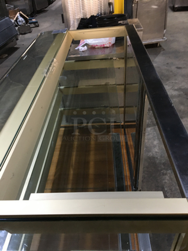 Universal Coolers Commercial Bakery Display Case! With Curved Glass! With Sliding Rear Access Doors! Model MARTA1.3W Serial 101910! 115V! - Image 6 of 9