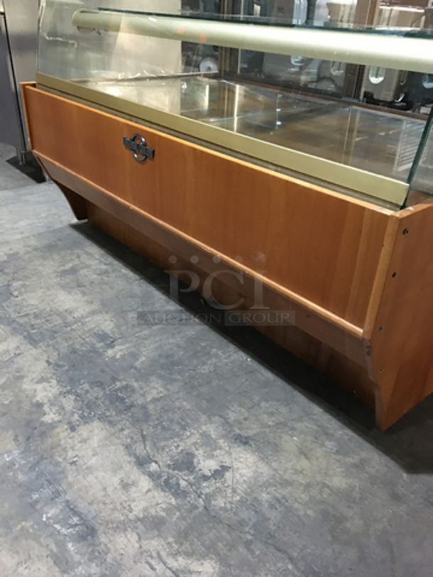 Universal Coolers Commercial Bakery Display Case! With Curved Glass! With Sliding Rear Access Doors! Model MARTA1.3W Serial 101910! 115V! - Image 7 of 9