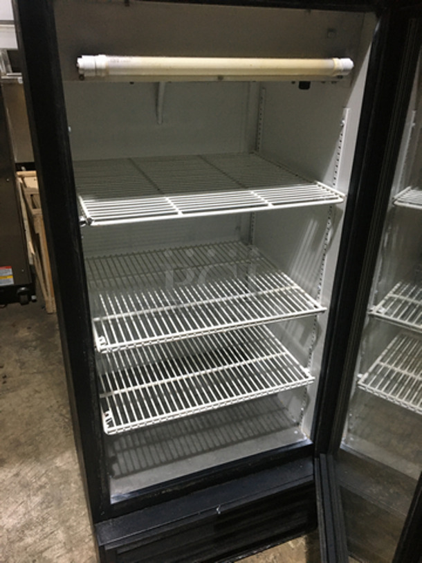 True Commercial Single Door Reach In Refrigerator Merchandiser! With Poly Coated Racks! Model GDM10 Serial 13114117! 115V 1Phase! - Image 5 of 7