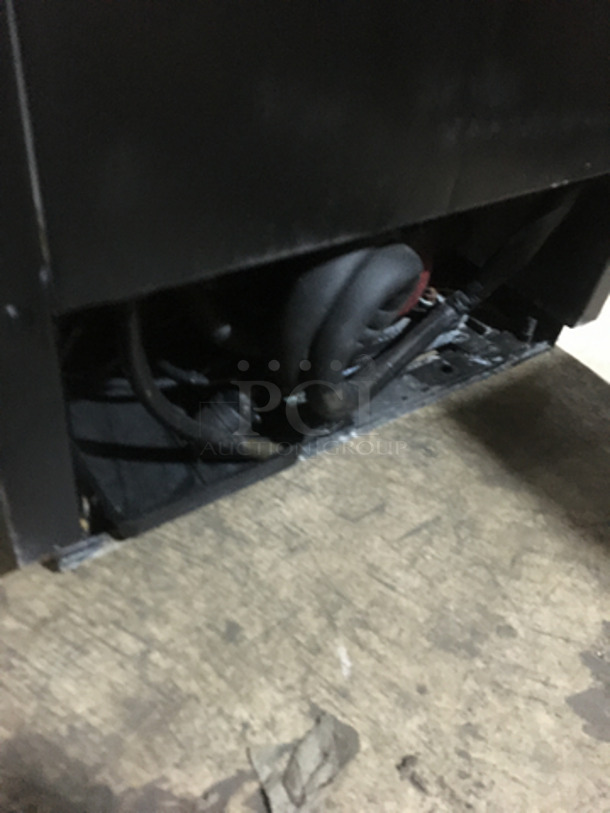 True Commercial Single Door Reach In Refrigerator Merchandiser! With Poly Coated Racks! Model GDM10 Serial 13114117! 115V 1Phase! - Image 7 of 7