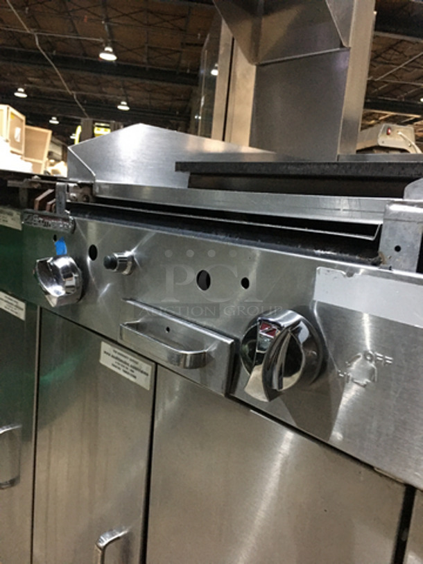 AMAZING! Southbend Commercial Heavy Duty Natural Gas Powered Double Plancha Work Station! With Dual Sided Work Ends! With Storage Space Underneath! All Stainless Steel! Model P24CPP Serial 16K51297!  - Image 10 of 12