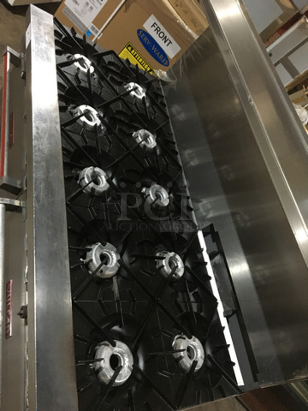 BEAUTIFUL! Vulcan Commercial Natural Gas Powered 10 Burner Stove! With Backsplash & Overhead Salamander Shelf! With 2 Full Size Ovens Underneath! On Commercial Casters! - Image 5 of 11
