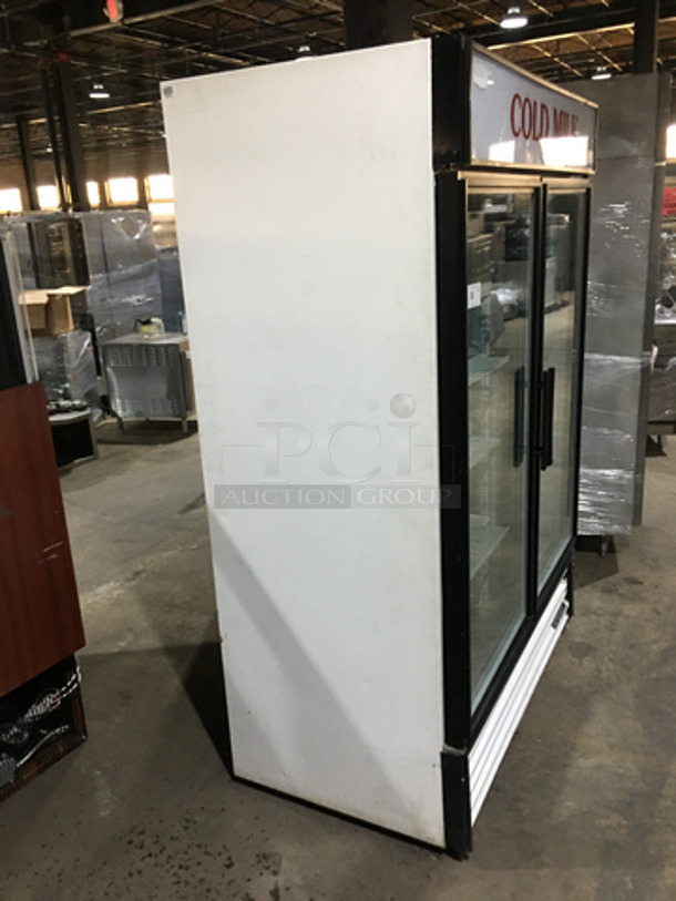 True Commercial 2 Door Reach In Refrigerator Merchandiser! With Poly Coated Racks! Model GDM49 Serial 11689063! 115V 1Phase!
 - Image 4 of 10