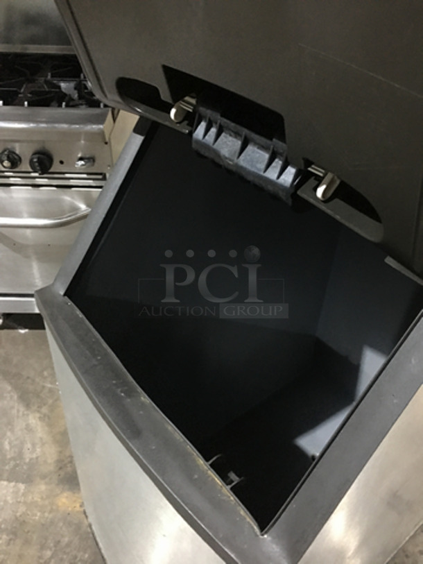 Manitowoc Commercial Ice Making Machine! With Bin! All Stainless Steel Body! Model SY0424A Serial 110086946! 115V 1Phase! On Legs! 2 X Your Bid! Makes One Unit! - Image 5 of 8