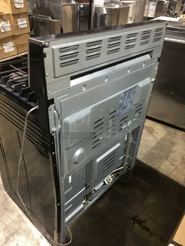 Samsung Natural Gas Powered 5 Burner Stove! With Digital Controls! With Full Size Oven Underneath! All Stainless Steel! - Image 4 of 9