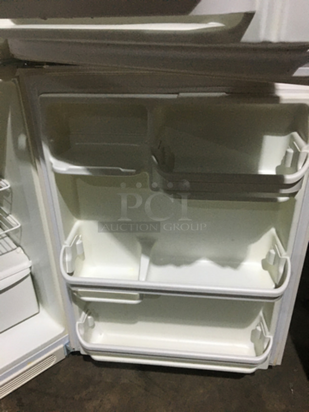 Frigidaire Upright Reach In Cooler! With Freezer Section On Top! With Poly Coated Racks! Model FFHI1513LQ2 Serial BA02225451!  - Image 6 of 7
