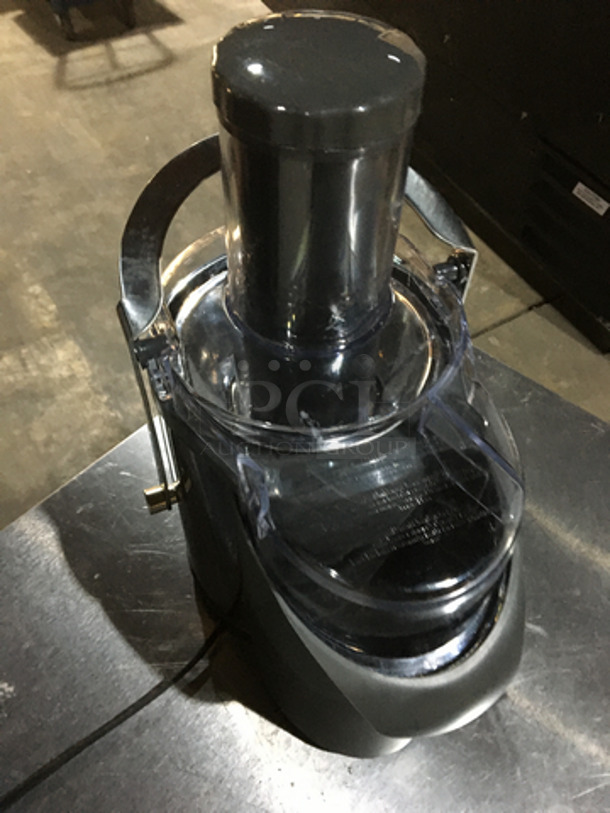 Bella Countertop High Power Juicer! Model XJ12405! 120V!  - Image 4 of 7
