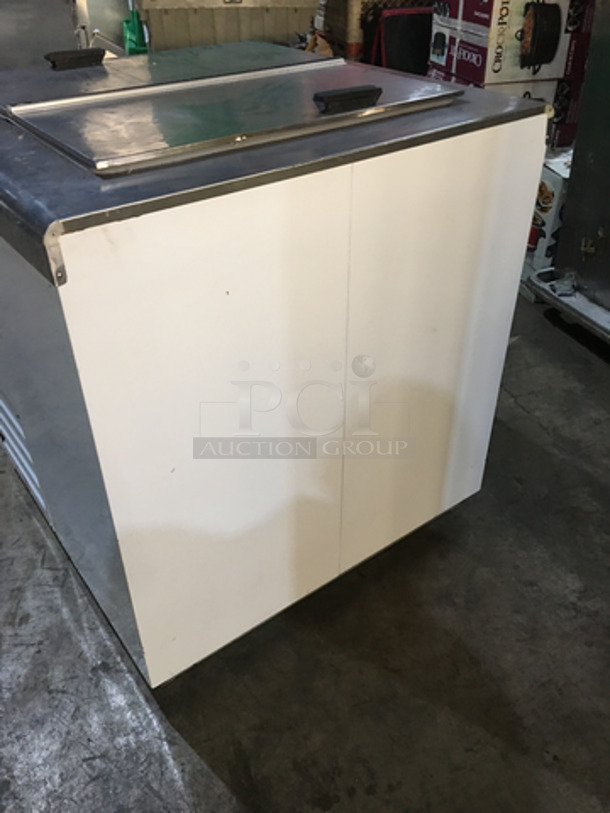 Excellence Commercial Floor Style Flip Top Dipping Cabinet! With 2 Top Doors! - Image 2 of 6