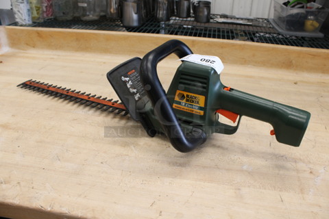 Black & Decker 18" Electric Hedge Trimmer. 31x10x8. Tested and Working!