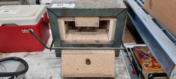J and L Manufacturing Model E 48 Benchtop Enameling Kiln. 110 Volts. 14x14x11.5 - Image 4 of 6