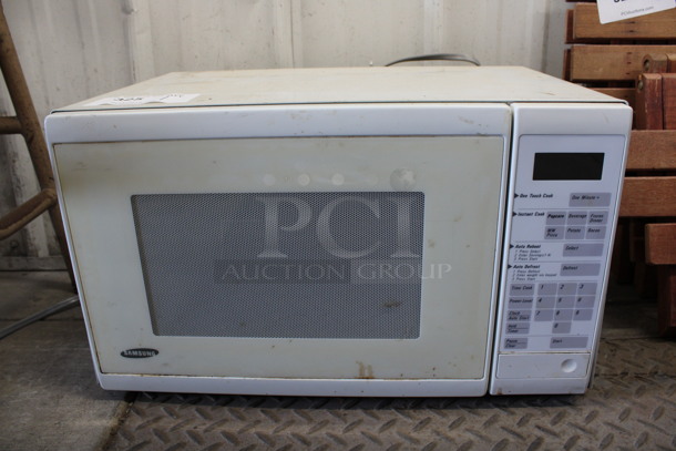 Samsung Countertop Microwave Oven w/ Plate. 21x14x13 - Image 1 of 4