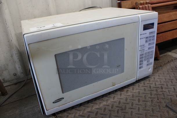 Samsung Countertop Microwave Oven w/ Plate. 21x14x13 - Image 4 of 4
