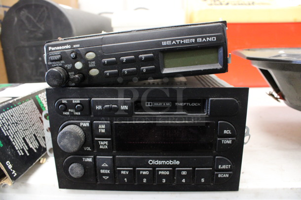 2 Various Radios; Panasonic W200 and Oldsmobile. Includes 7x7x3. 2 Times Your Bid! - Image 3 of 3