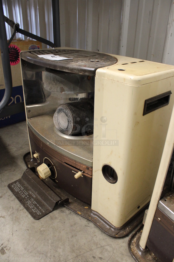 Turco Villager Metal Kerosene Heater. 22x17x18 - Image 4 of 4