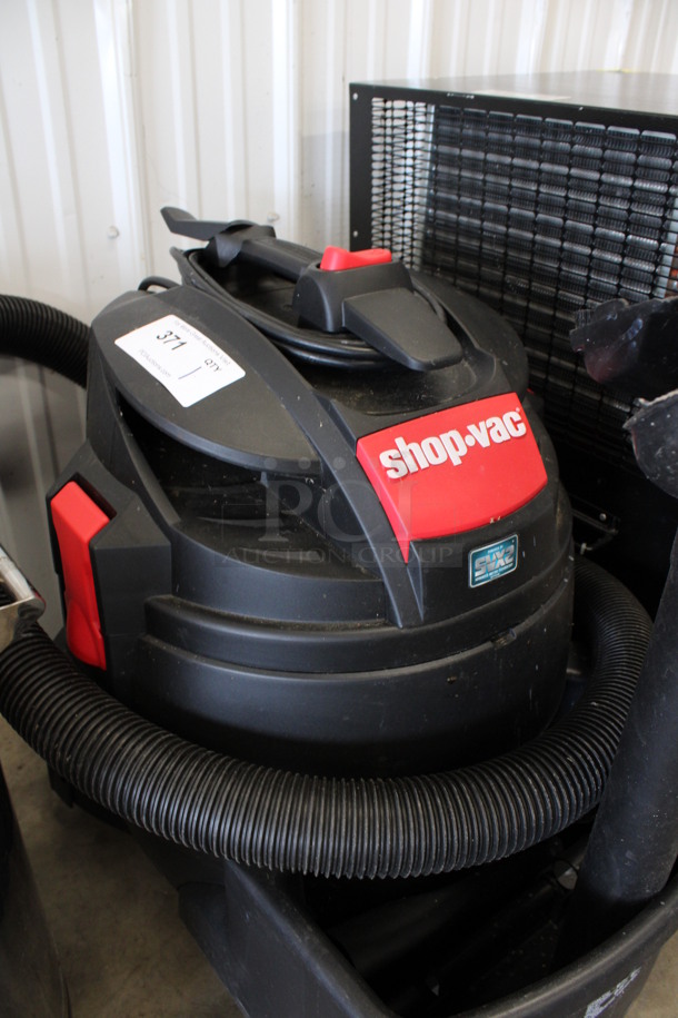 Shop Vac Black and Red Poly Vacuum Cleaner. 20x27x25. Tested and Working! - Image 2 of 5