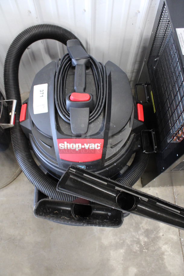 Shop Vac Black and Red Poly Vacuum Cleaner. 20x27x25. Tested and Working! - Image 3 of 5