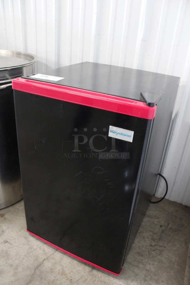 Keystone Model KSTRC26ABP Metal Mini Cooler. 115 Volts, 1 Phase. 17.5x20.5x27. Tested and Working! - Image 3 of 7
