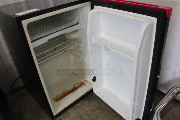 Keystone Model KSTRC26ABP Metal Mini Cooler. 115 Volts, 1 Phase. 17.5x20.5x27. Tested and Working! - Image 5 of 7