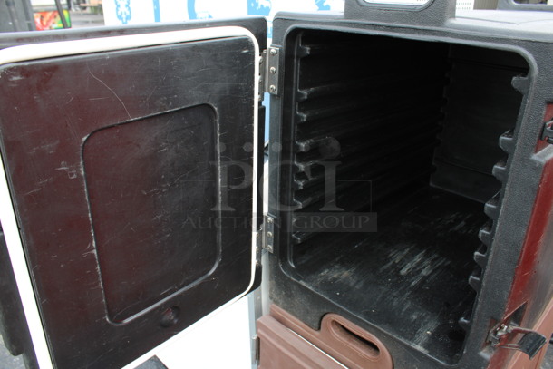 Carlisle Model NPC300N Black Poly Insulated Food Carrying Box. 17x24.5x25.5 - Image 5 of 6