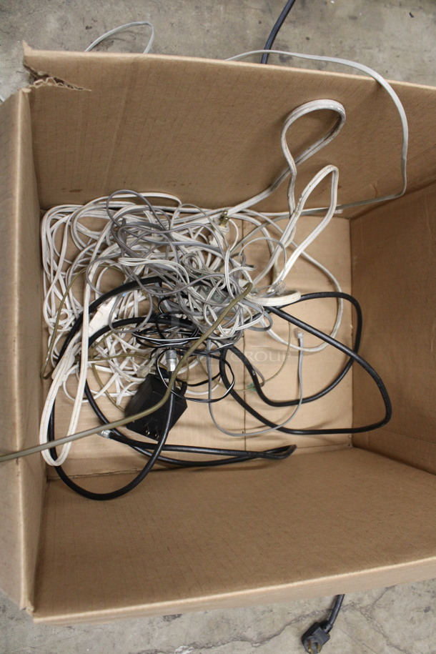 ALL ONE MONEY! Lot of Various Items Including Corded Telephones! - Image 4 of 4