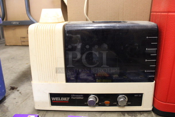 ALL ONE MONEY! Lot of Various Items Including Gas Can and Lightbulbs! - Image 4 of 6