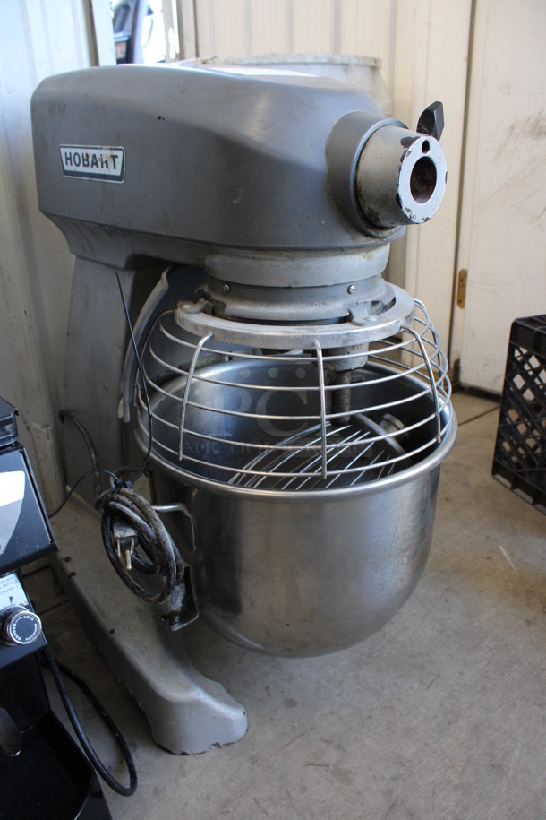 Hobart Legacy Model HL200 Metal Commercial 20 Quart Planetary Mixer w/ Stainless Steel Bowl, Bowl Guard and Whisk Attachment. 100-120 Volts, 1 Phase. 16x21x30. Tested and Working! - Image 4 of 6